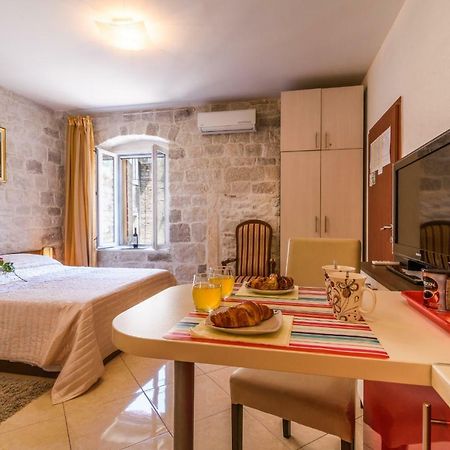 Apartments Dora -Free Parking Trogir Exteriör bild