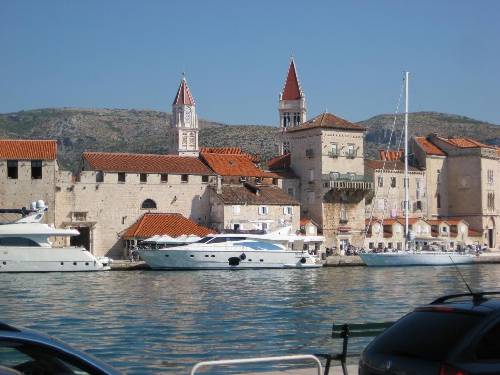 Apartments Dora -Free Parking Trogir Exteriör bild