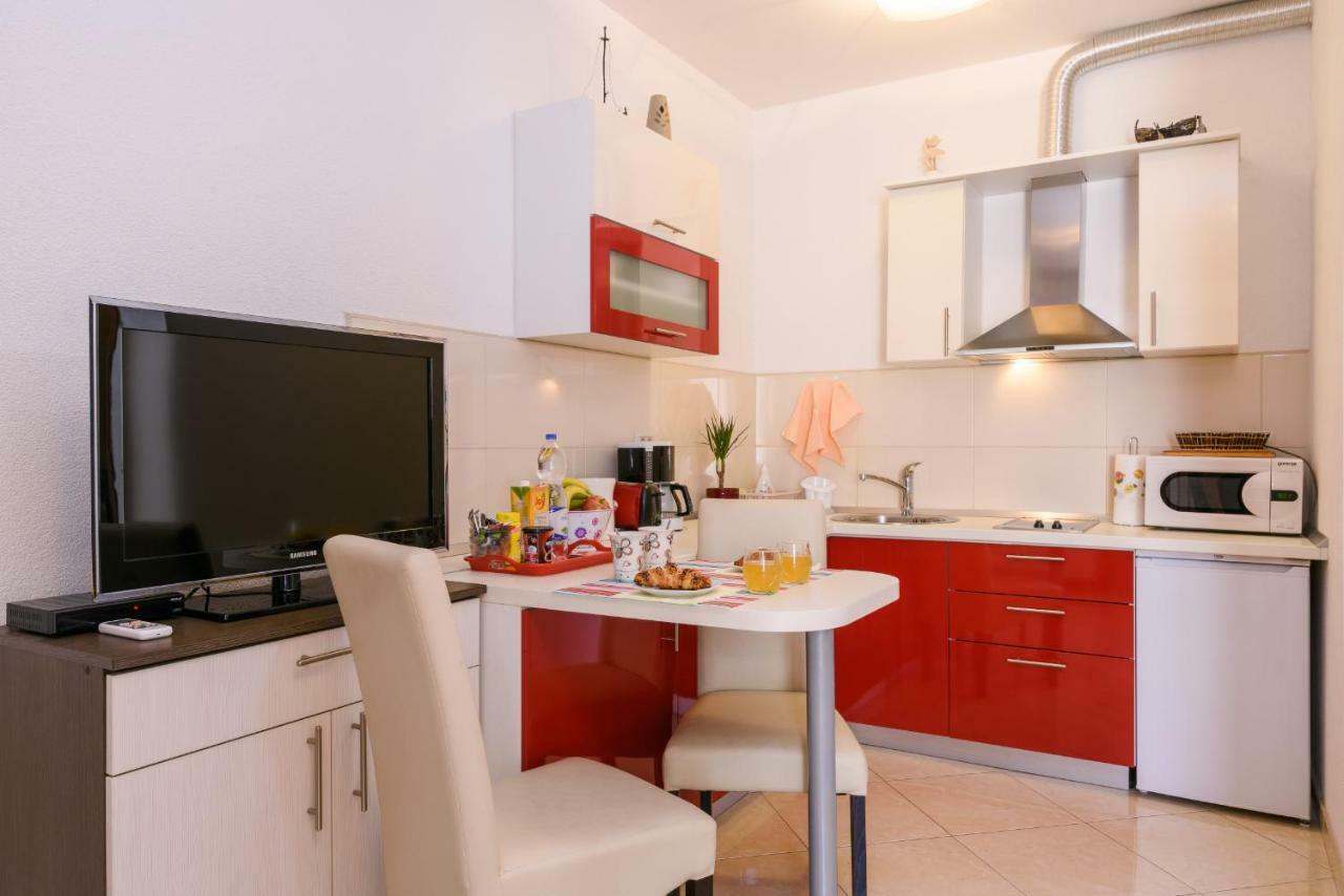 Apartments Dora -Free Parking Trogir Exteriör bild