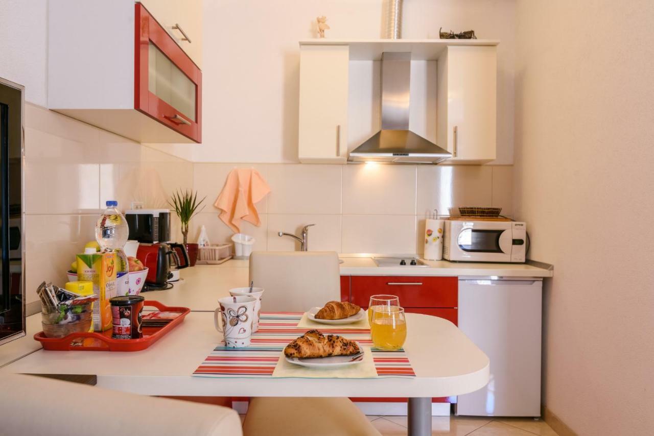 Apartments Dora -Free Parking Trogir Exteriör bild