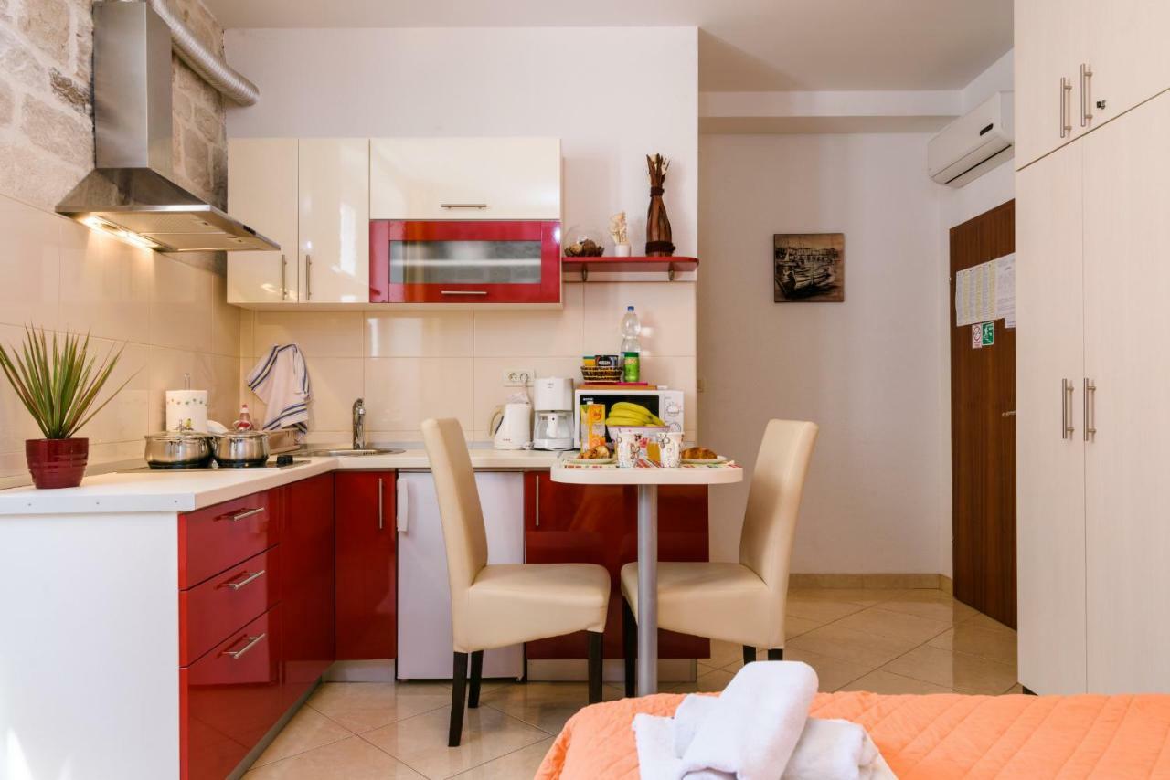 Apartments Dora -Free Parking Trogir Exteriör bild