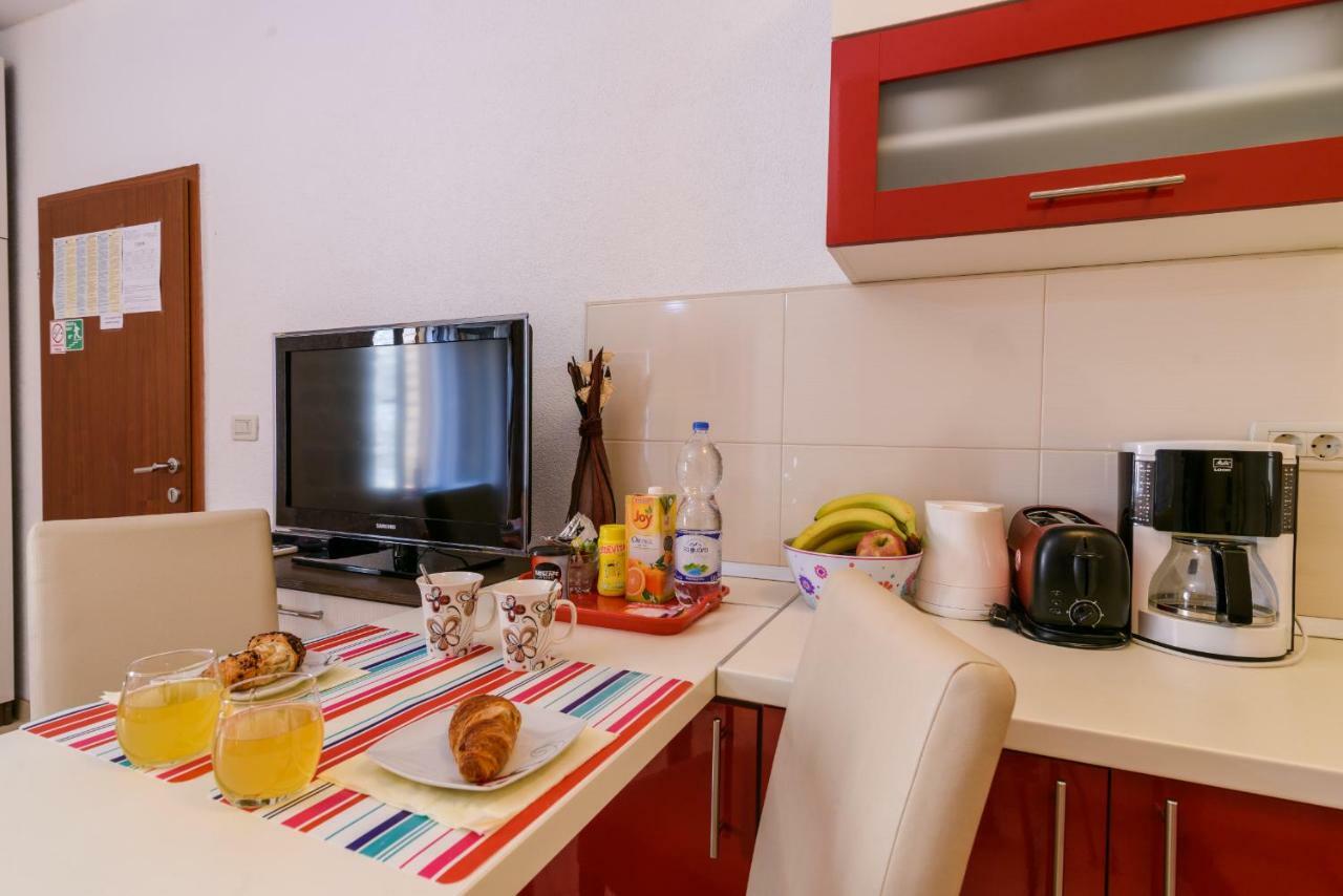 Apartments Dora -Free Parking Trogir Exteriör bild
