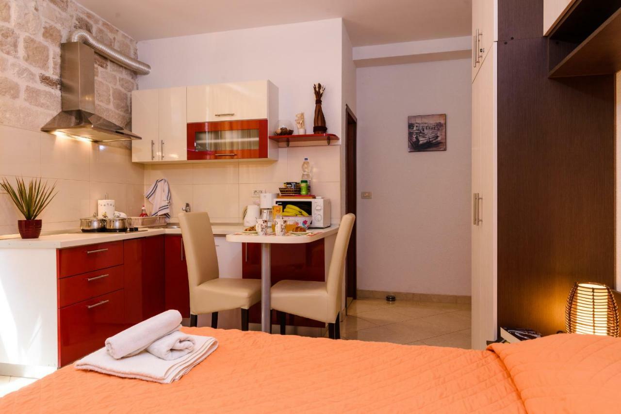 Apartments Dora -Free Parking Trogir Exteriör bild